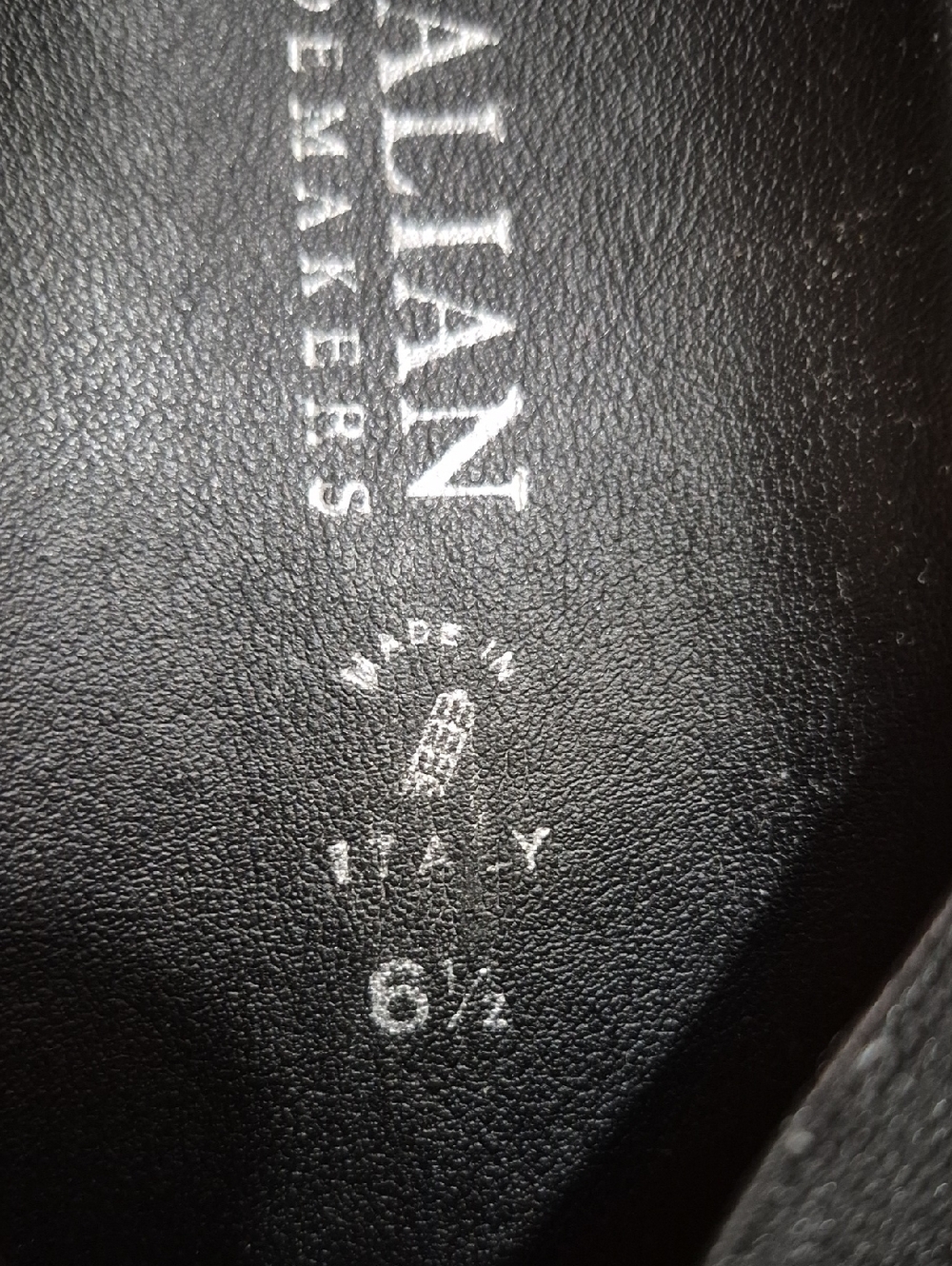 Italian Shoemakers Black Elastic and Strappy Slide Sandals - Picture 7 of 7